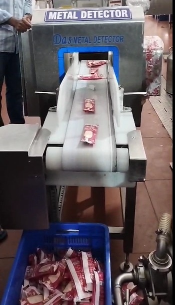 Conveyor Metal Detec