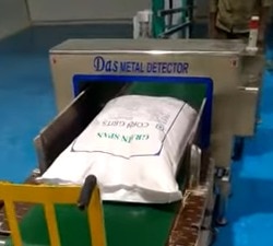 Conveyor metal Detec