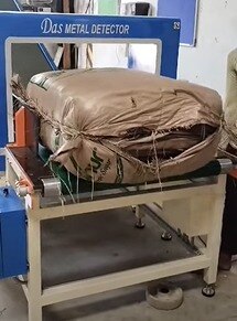 Conveyor metal Detec