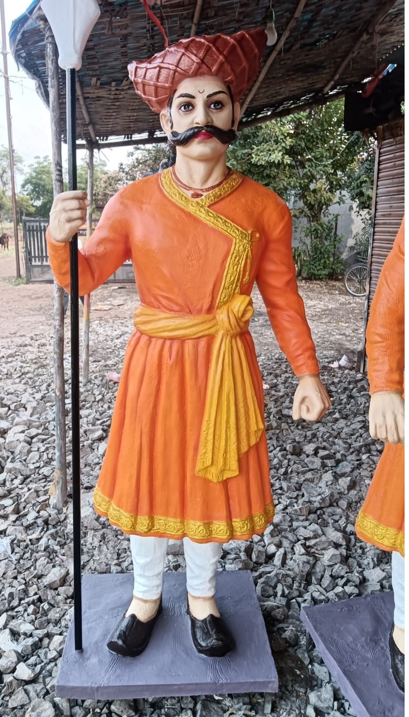 FRP HUMAN STATUE.jpe