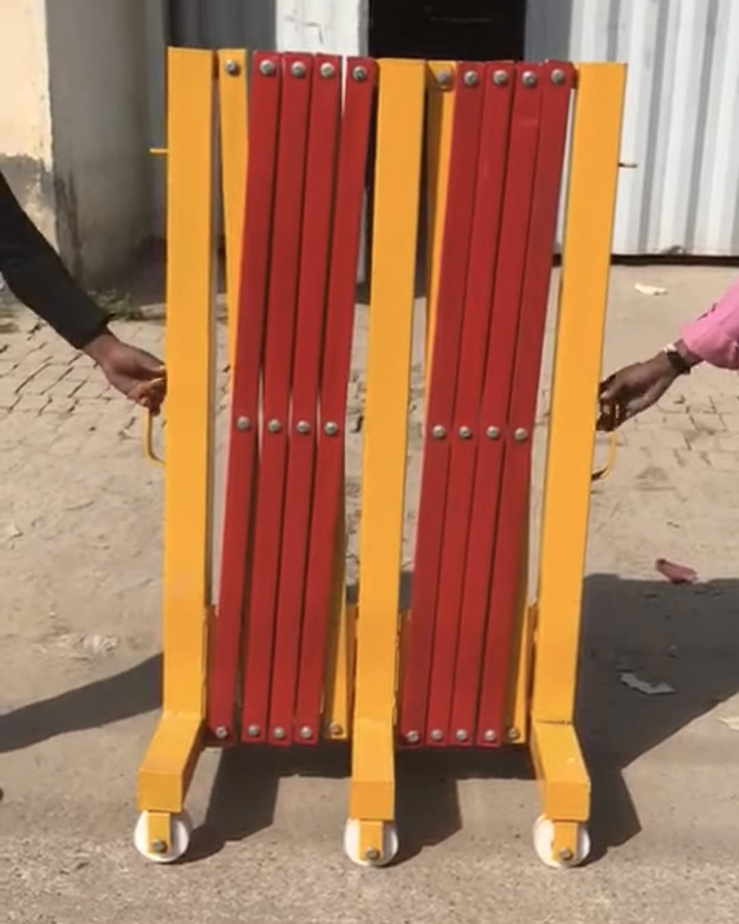 METAL EXPANDABLE BAR