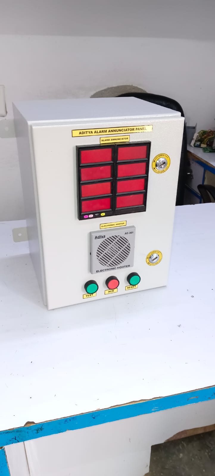 ANNUNCIATOR IMAGE. .