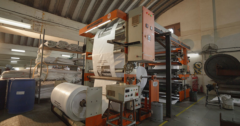 Deccan  Cans roll to